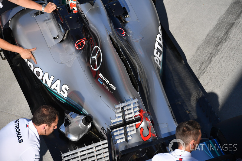 Mercedes-AMG F1 W09 cubierta del motor