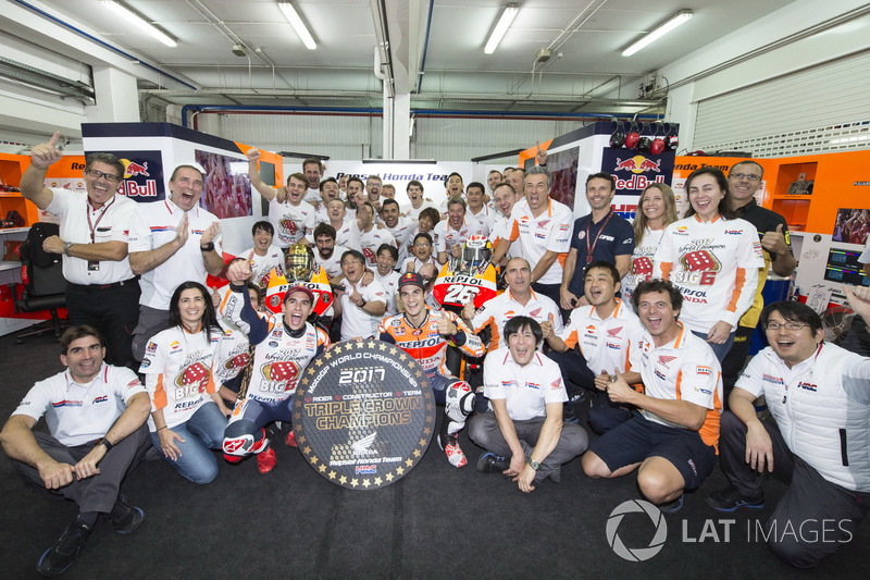 Worldchampion Marc Marquez, Repsol Honda Team, Dani Pedrosa, Repsol Honda Team with the team