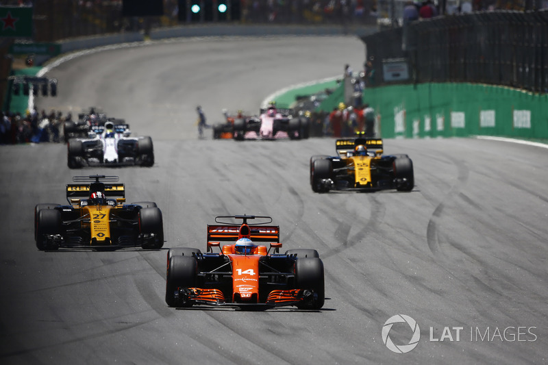 Fernando Alonso, McLaren MCL32, Nico Hulkenberg, Renault Sport F1 Team RS17, Carlos Sainz Jr., Renault Sport F1 Team RS17, Felipe Massa, Williams FW40, en la vuelta de formación