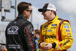 Trevor Bayne, Roush Fenway Racing Ford Fusion and Michael McDowell, Front Row Motorsports Ford Fusion
