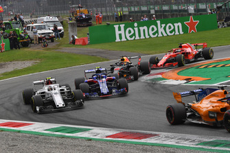 Charles Leclerc, Sauber C37, Pierre Gasly, Scuderia Toro Rosso STR13, Daniel Ricciardo, Red Bull Racing RB14 y Sebastian Vettel, Ferrari SF71H