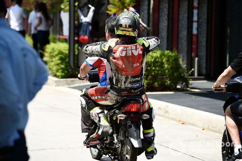 Cal Crutchlow, LCR Honda Castrol, dopo la caduta