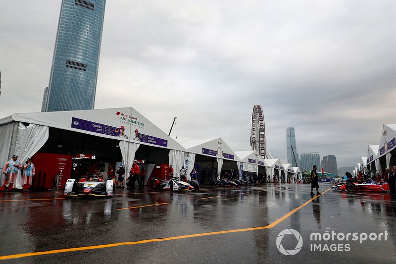 Cars leave their garages ahead of the practice session, led by Daniel Abt, Audi Sport ABT Schaeffler, Audi e-tron FE05, Lucas Di Grassi, Audi Sport ABT Schaeffler, Audi e-tron FE05