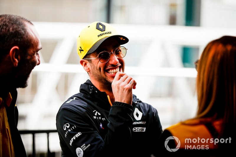 Daniel Ricciardo, Renault de camino al evento de Federation Square