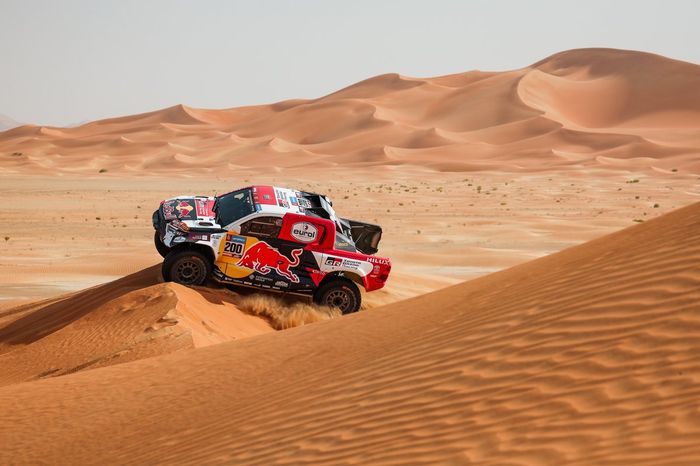 #200 Toyota Gazoo Racing Toyota: Nasser Al-Attiyah, Mathieu Baumel