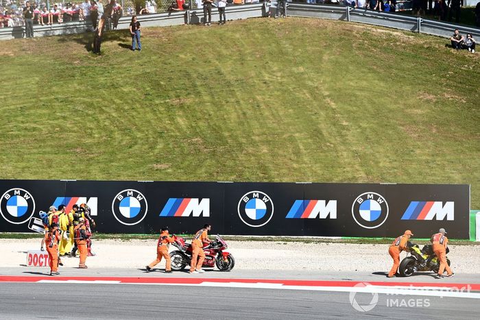 Enea Bastianini, Ducati Team, Luca Marini, VR46 Racing Team caída