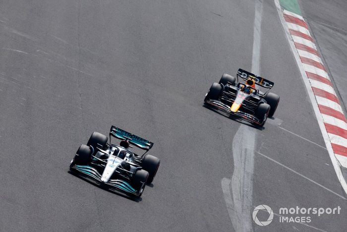 George Russell, Mercedes W13, Sergio Pérez, Red Bull Racing RB18