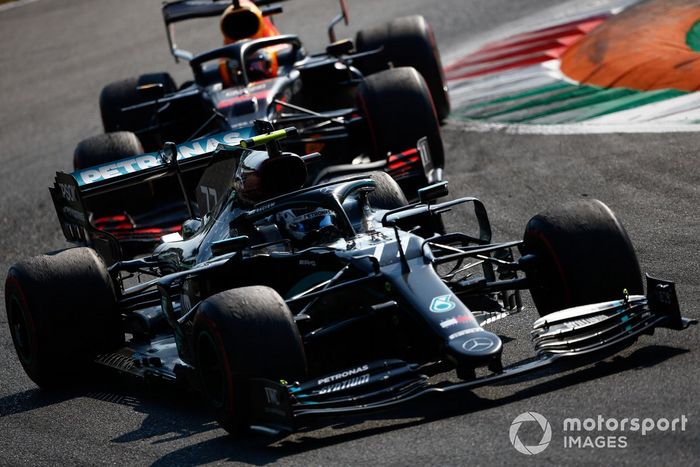 Valtteri Bottas, Mercedes F1 W11, Max Verstappen, Red Bull Racing RB16