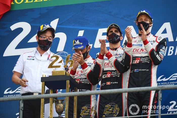 Podio: ganadores #8 Toyota Gazoo Racing Toyota TS050: Sebastien Buemi, Kazuki Nakajima, Brendon Hartley
