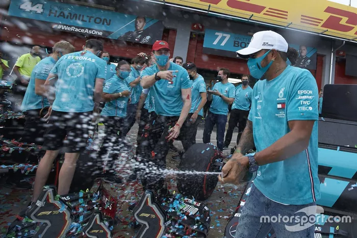 El equipo Mercedes-AMG F1 celebra el séptimo título de constructores
