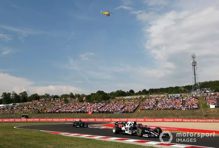 Pierre Gasly, AlphaTauri AT02 , Lewis Hamilton, Mercedes W12