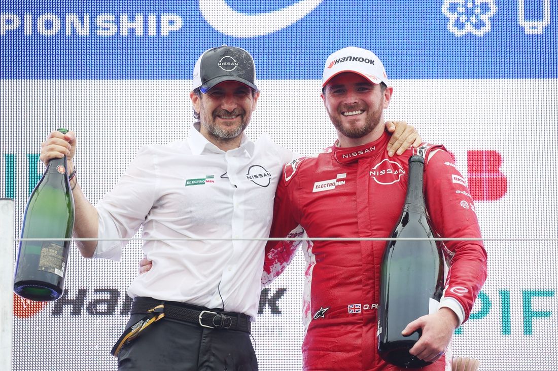 Podio: Ganador de la carrera , Oliver Rowland, Equipo Nissan de Fórmula E, Tommaso Volpe, Director General y Jefe de Equipo del Equipo Nissan de Fórmula E.