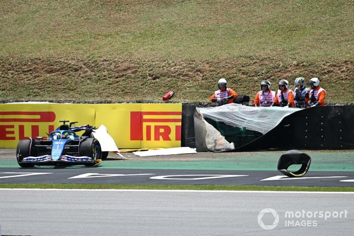 Esteban Ocon, Alpine A523, se queda fuera de la tanda Max Verstappen, Red Bull Racing RB19 tras un contacto con Fernando Alonso, Aston Martin AMR23