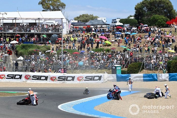 Alex Márquez, Gresini Racing, Marco Bezzecchi, VR46 Racing Team, Franco Morbidelli, Yamaha Factory Racing, Augusto Fernández, caída Tech3 GASGAS Factory Racing