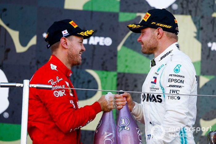 Podio: segundo lugar Sebastian Vettel, Ferrari, ganador Valtteri Bottas, Mercedes AMG F1