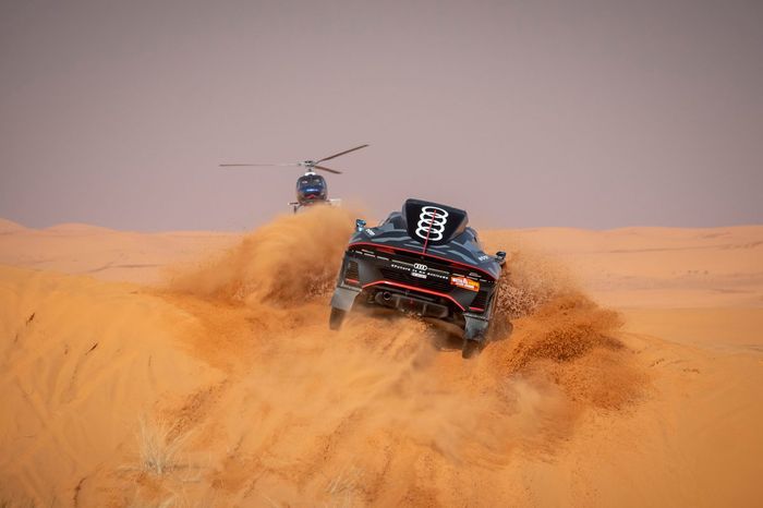 #200 Team Audi Sport Audi: Stéphane Peterhansel, Edouard Boulanger