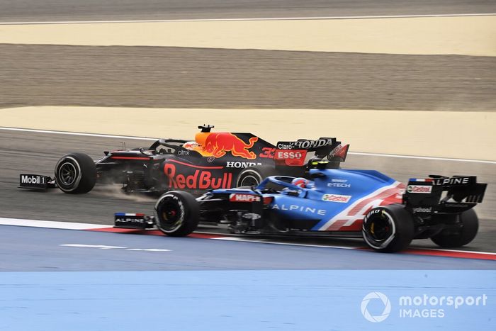 Max Verstappen, Red Bull Racing RB16B and Esteban Ocon, Alpine A521