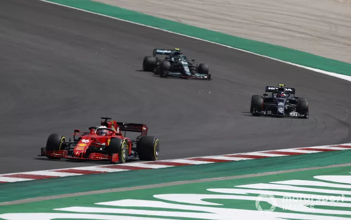Charles Leclerc, Ferrari SF21, Pierre Gasly, AlphaTauri AT02, Sebastian Vettel, Aston Martin AMR21