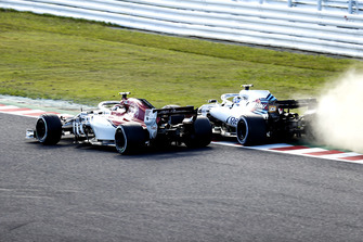 Sergey Sirotkin, Williams FW41, battles with Charles Leclerc, Sauber C37