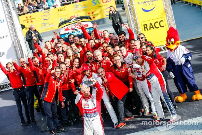 Sébastien Loeb, Daniel Elena, Citroën World Rally Team Citroën C3 WRC con el equipo