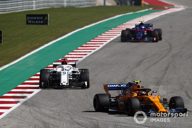 Stoffel Vandoorne, McLaren MCL33, leads Marcus Ericsson, Sauber C37, and Pierre Gasly, Scuderia Toro Rosso STR13