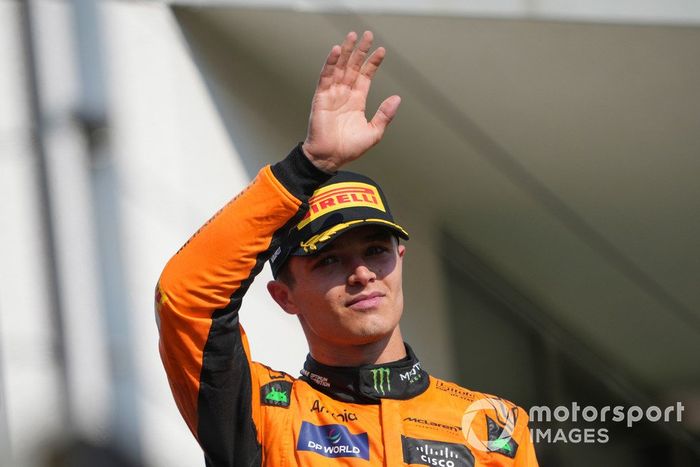 Lando Norris, McLaren F1 Team, 2ª posición, sube al podio