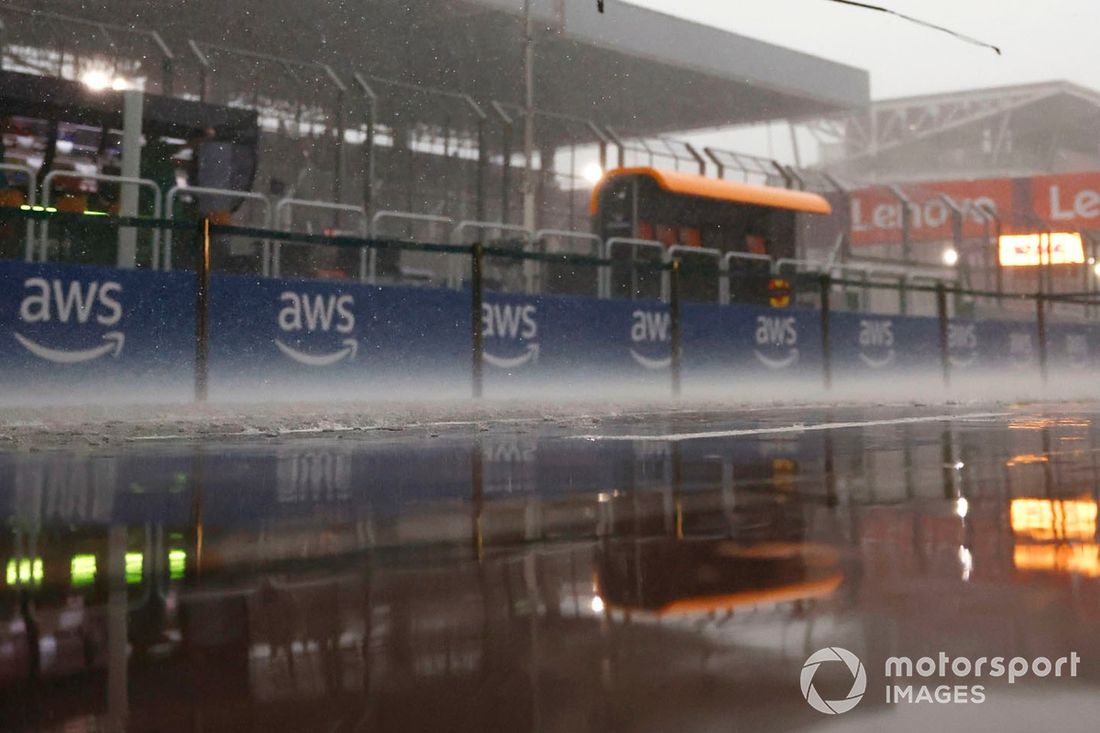 Lluvia previa a la sesión de clasificación 
