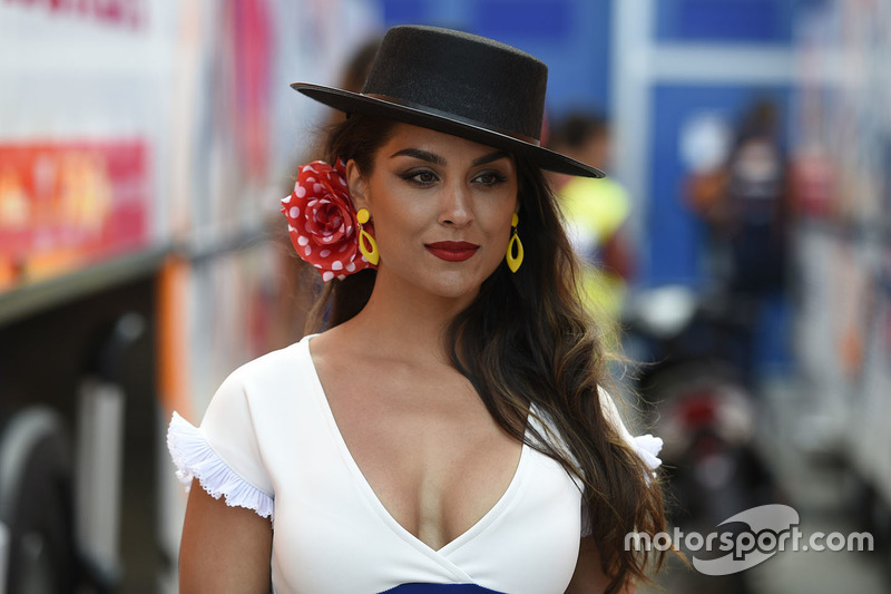 Hermosa chica de Red Bull