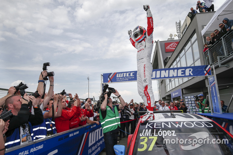 Il vincitore della gara José María López, Citroën World Touring Car Team, Citroën C-Elysée WTCC