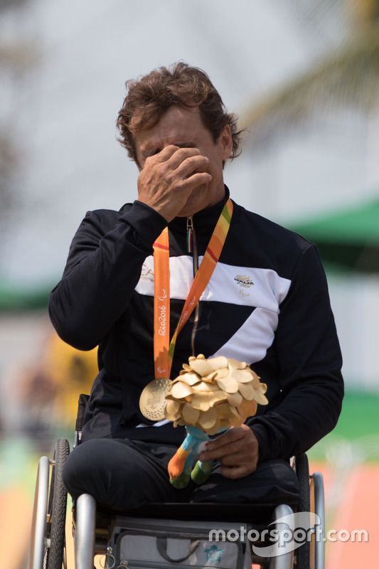 Podio: medalla de oro para Alex Zanardi, de plata para Stuart Tripp y bronce para Óscar Sánchez