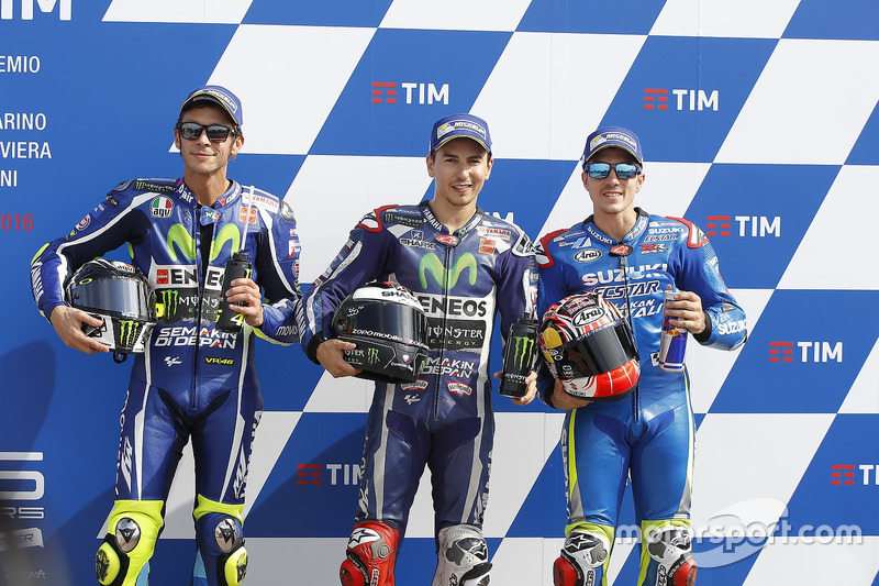 Poleman Jorge Lorenzo, Yamaha Factory Racing, secondo qualificato Valentino Rossi, Yamaha Factory Racing, terzo qualificato Maverick Viñales, Team Suzuki Ecstar MotoGP