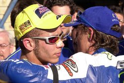 Ganador, Sete Gibernau, Telefónica Movistar Honda y segundo, Valentino Rossi, Repsol Honda Team