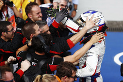 Сергей Сироткин, ART Grand Prix празднует с командой