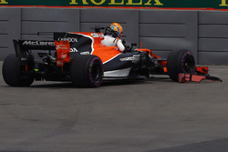 Fernando Alonso, McLaren stopt op het circuit na motorpech