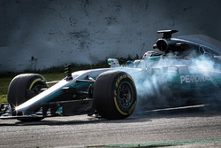 Valtteri Bottas, Mercedes AMG F1 W08 locks up under braking