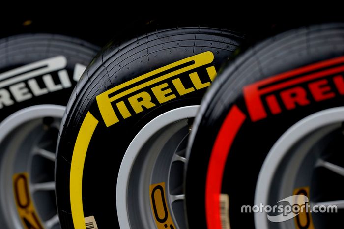 As curvas de alta velocidade e as possíveis altas temperaturas provocam grande estresse nos pneus. A Pirelli levará os supermacios, macios e médios – sua combinação mais conservadora desde que decidiu por descartar os duros. 