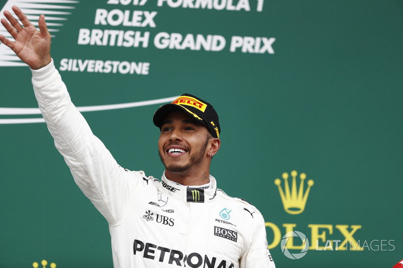 Podio: gandor de la carrera Lewis Hamilton, Mercedes AMG F1 W08