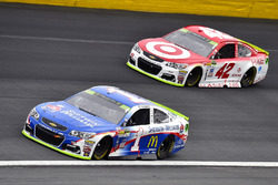 Jamie McMurray, Chip Ganassi Racing Chevrolet and Kyle Larson, Chip Ganassi Racing Chevrolet