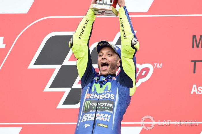 Pódio: Ganhador da corrida Valentino Rossi, Yamaha Factory Racing