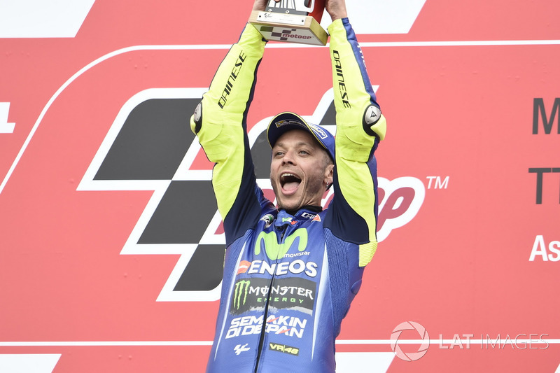 Pódio: Ganhador da corrida Valentino Rossi, Yamaha Factory Racing