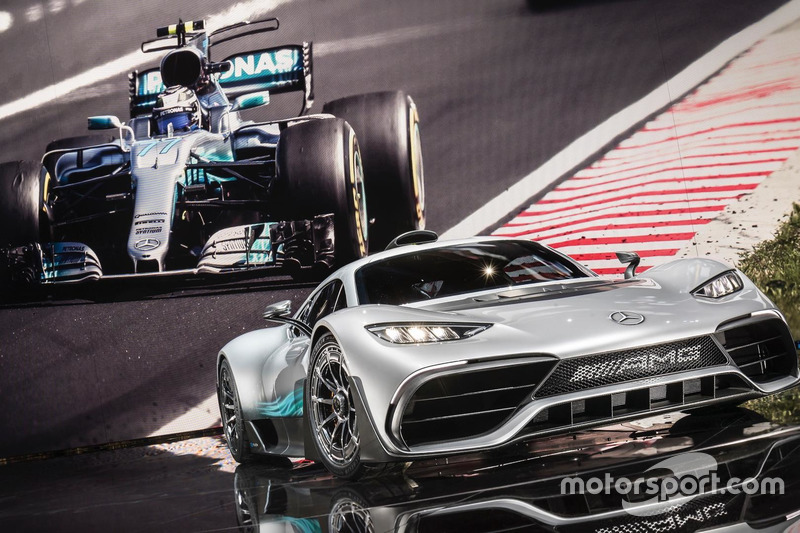 Mercedes W08 та Mercedes-AMG Project ONE