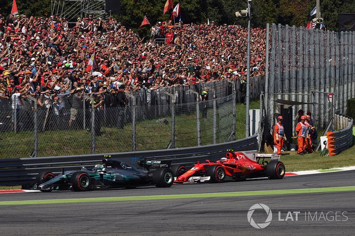 Valtteri Bottas, Mercedes AMG F1 W08, Kimi Raikkonen, Ferrari SF70H
