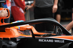 Fernando Alonso, McLaren MCL32 with halo