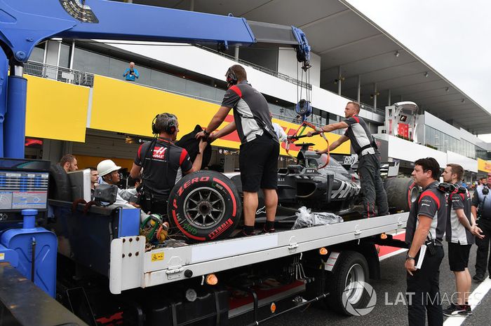 El coche accidentado de Romain Grosjean, Haas F1 Team VF-17