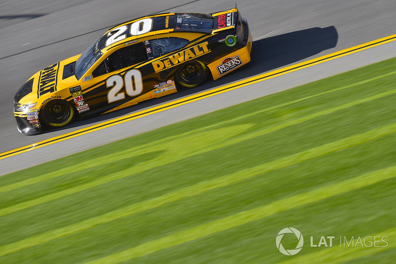 Crash: Erik Jones, Joe Gibbs Racing, Toyota