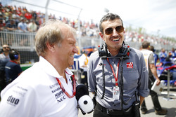 Bob Fernley, Deputy Team Principal, Force India, and Guenther Steiner, Team Principal, Haas F1, on t