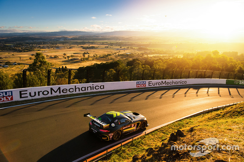 #55 Strakka Racing Mercedes AMG GT GT3: Nick Leventis, Lewis Williamson, Cameron Waters, David Fuman