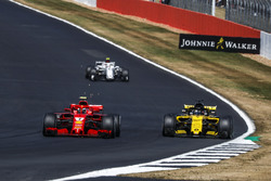 Kimi Raikkonen, Ferrari SF71H et Nico Hulkenberg, Renault Sport F1 Team R.S. 18