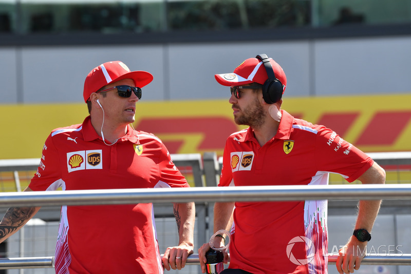Kimi Raikkonen, Ferrari dan Sebastian Vettel, Ferrari ikuti parade pembalap