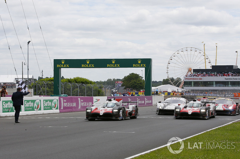 #8 Toyota TS050: Sébastien Buemi, Kazuki Nakajima, Fernando Alonso, #7 ToyotaTS050: Mike Conway, Kamui Kobayashi, Jose Maria Lopez
